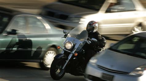 How motorcyclists can more safely split lanes: Roadshow